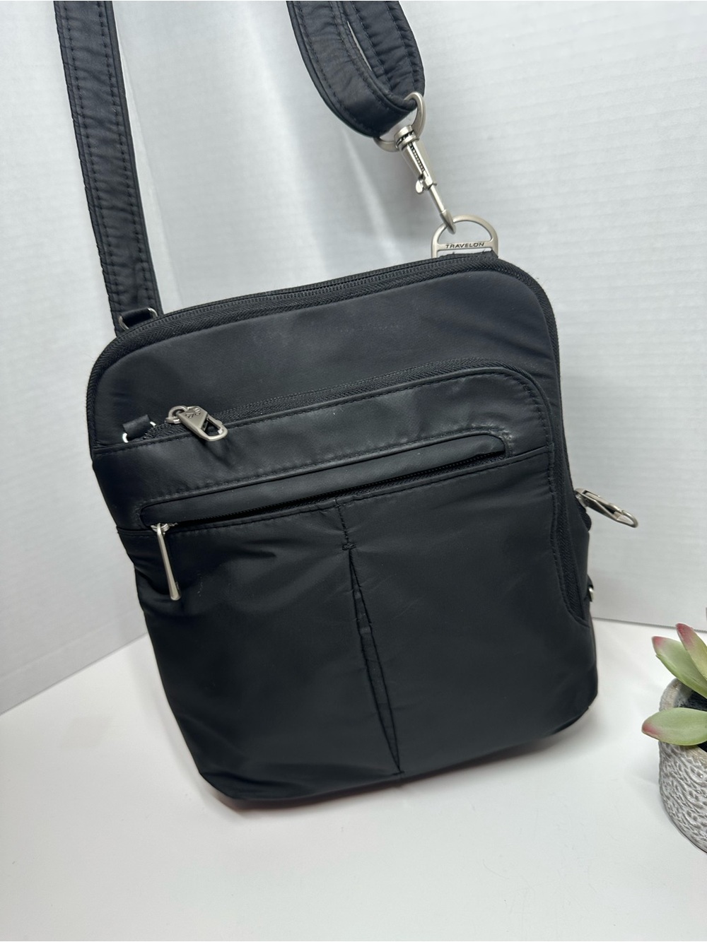 Travelon Black Men’s Crossbody Messenger Bag
